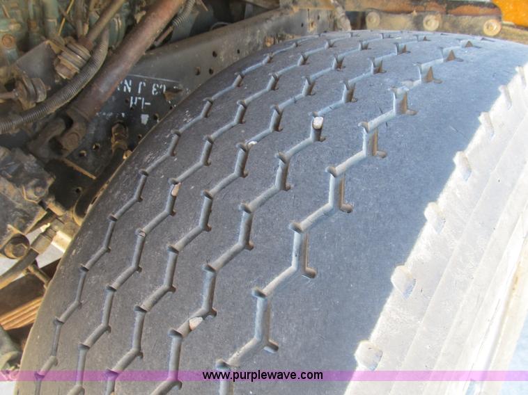 image for item B2798 1994 International 2554 tandem axle dump truck