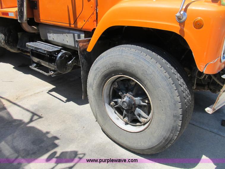 image for item B2798 1994 International 2554 tandem axle dump truck