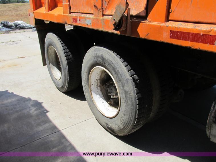 image for item B2798 1994 International 2554 tandem axle dump truck