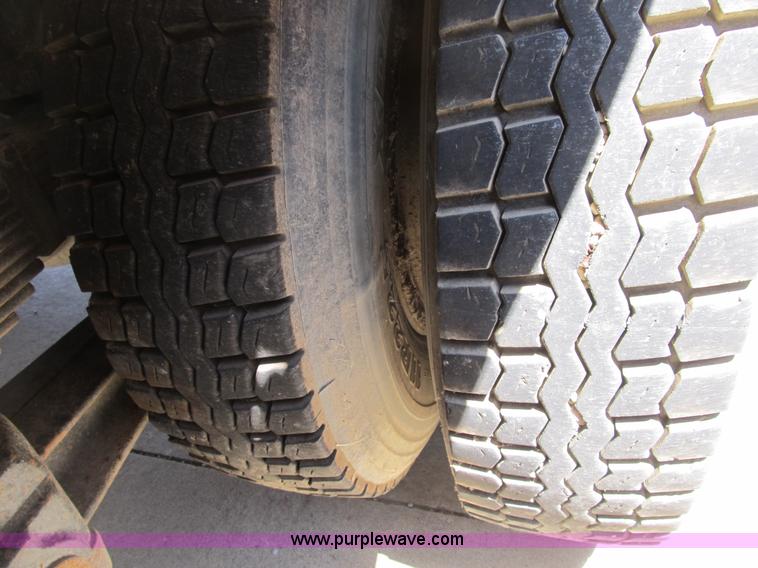 image for item B2798 1994 International 2554 tandem axle dump truck