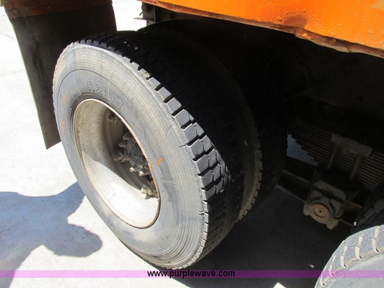 image for item B2798 1994 International 2554 tandem axle dump truck