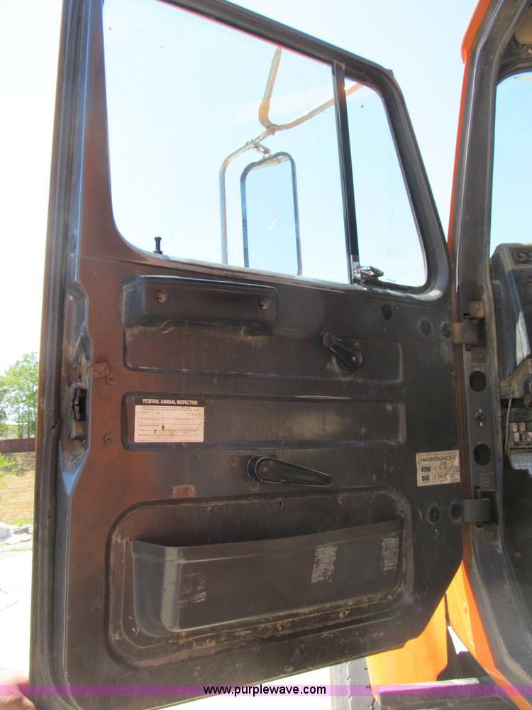 image for item B2798 1994 International 2554 tandem axle dump truck