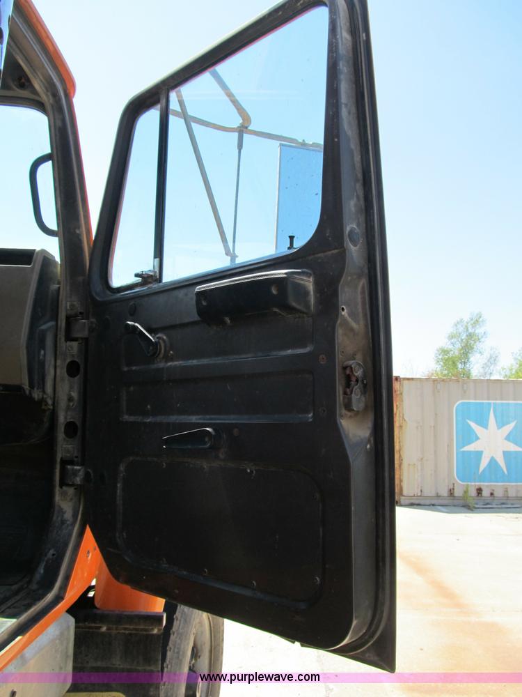 image for item B2798 1994 International 2554 tandem axle dump truck