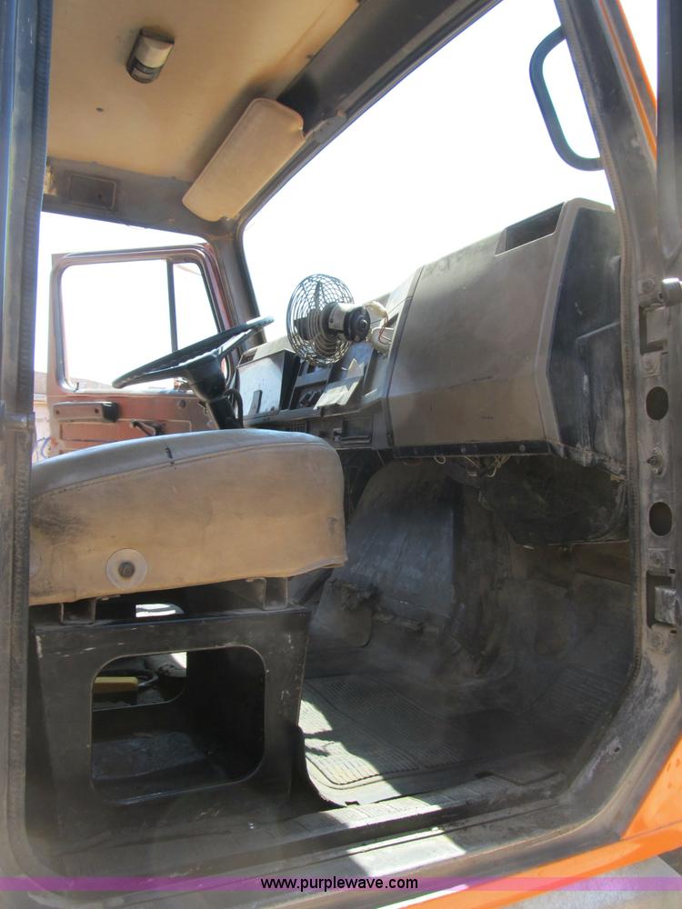 image for item B2798 1994 International 2554 tandem axle dump truck