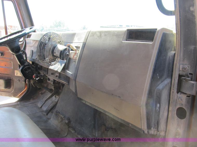 image for item B2798 1994 International 2554 tandem axle dump truck