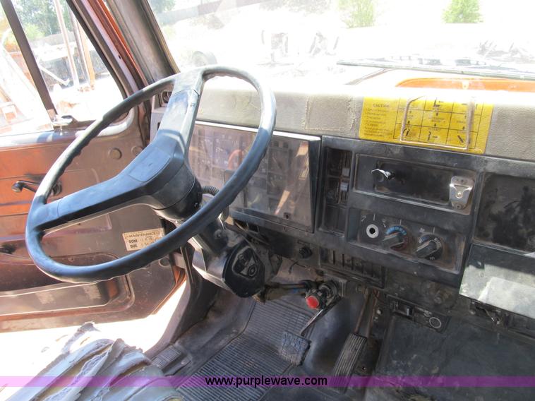 image for item B2798 1994 International 2554 tandem axle dump truck