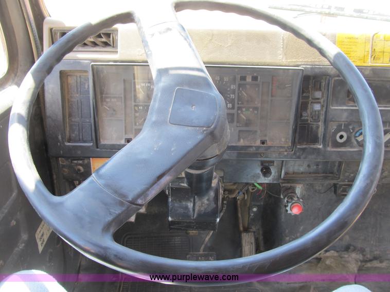 image for item B2798 1994 International 2554 tandem axle dump truck