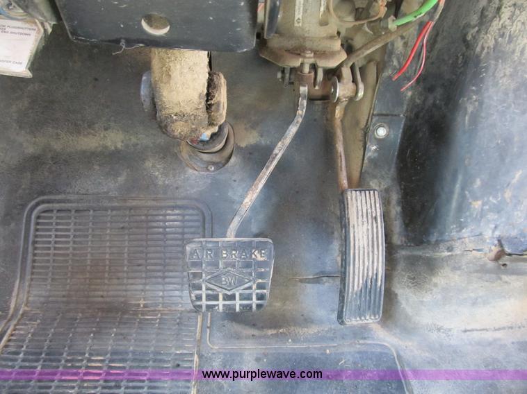 image for item B2798 1994 International 2554 tandem axle dump truck