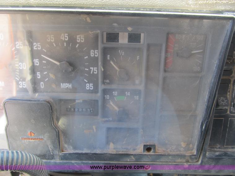 image for item B2798 1994 International 2554 tandem axle dump truck