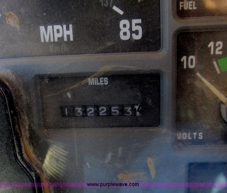 image for item B2798 1994 International 2554 tandem axle dump truck