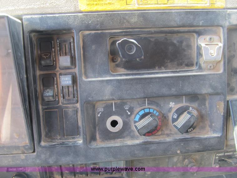 image for item B2798 1994 International 2554 tandem axle dump truck