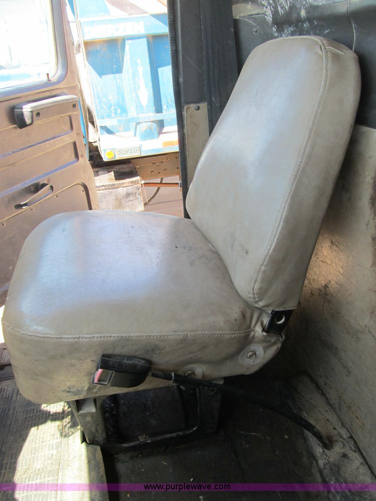 image for item B2798 1994 International 2554 tandem axle dump truck