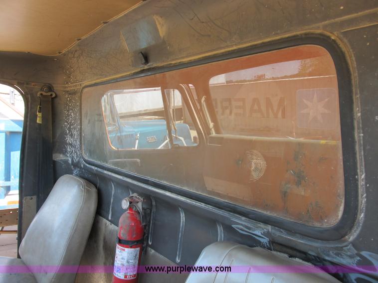 image for item B2798 1994 International 2554 tandem axle dump truck