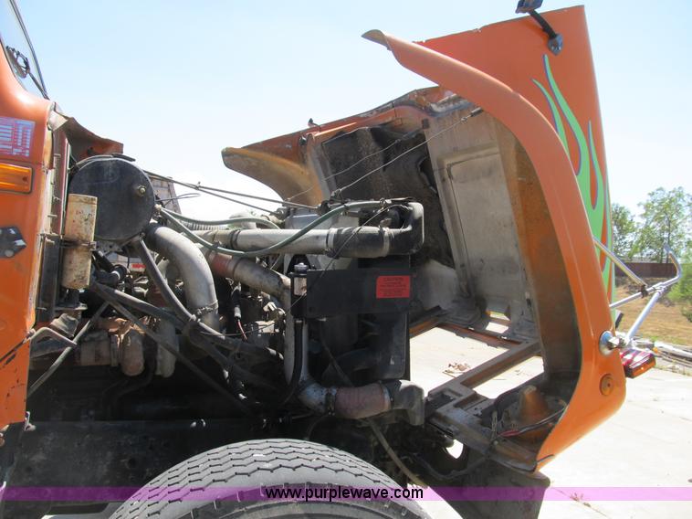 image for item B2798 1994 International 2554 tandem axle dump truck