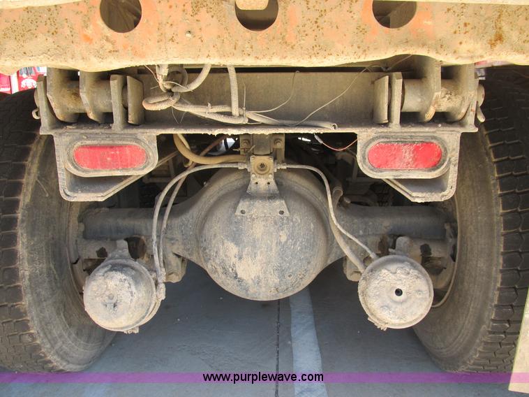 image for item B2798 1994 International 2554 tandem axle dump truck
