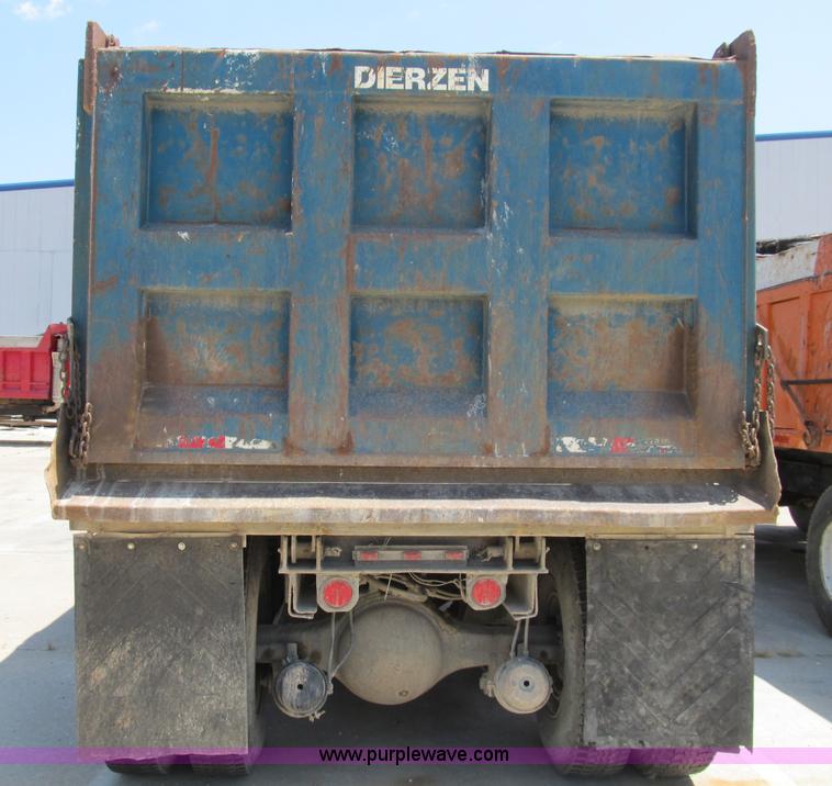 image for item B2799 1986 Ford LT9000 tandem axle dump truck