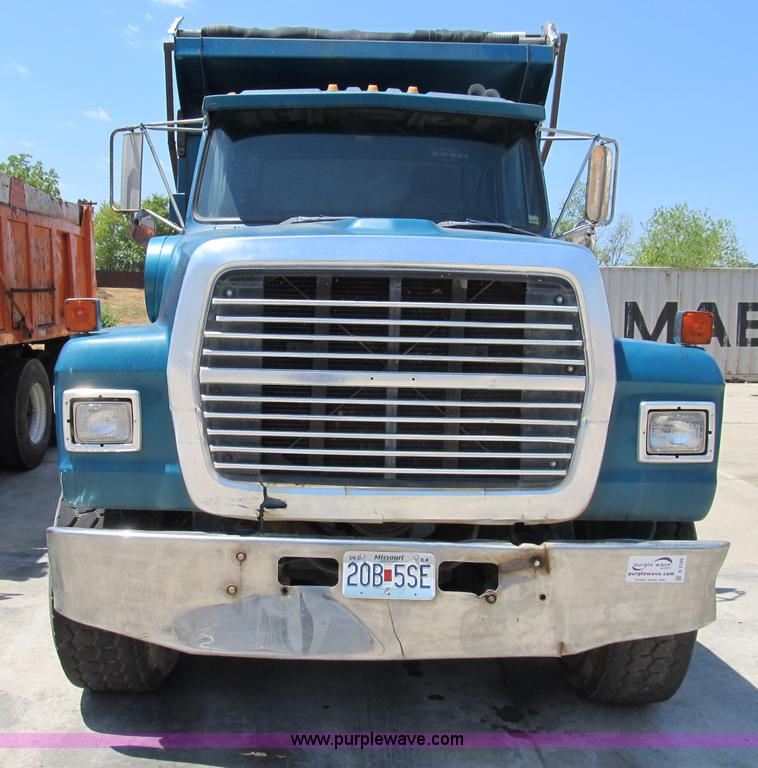 image for item B2799 1986 Ford LT9000 tandem axle dump truck