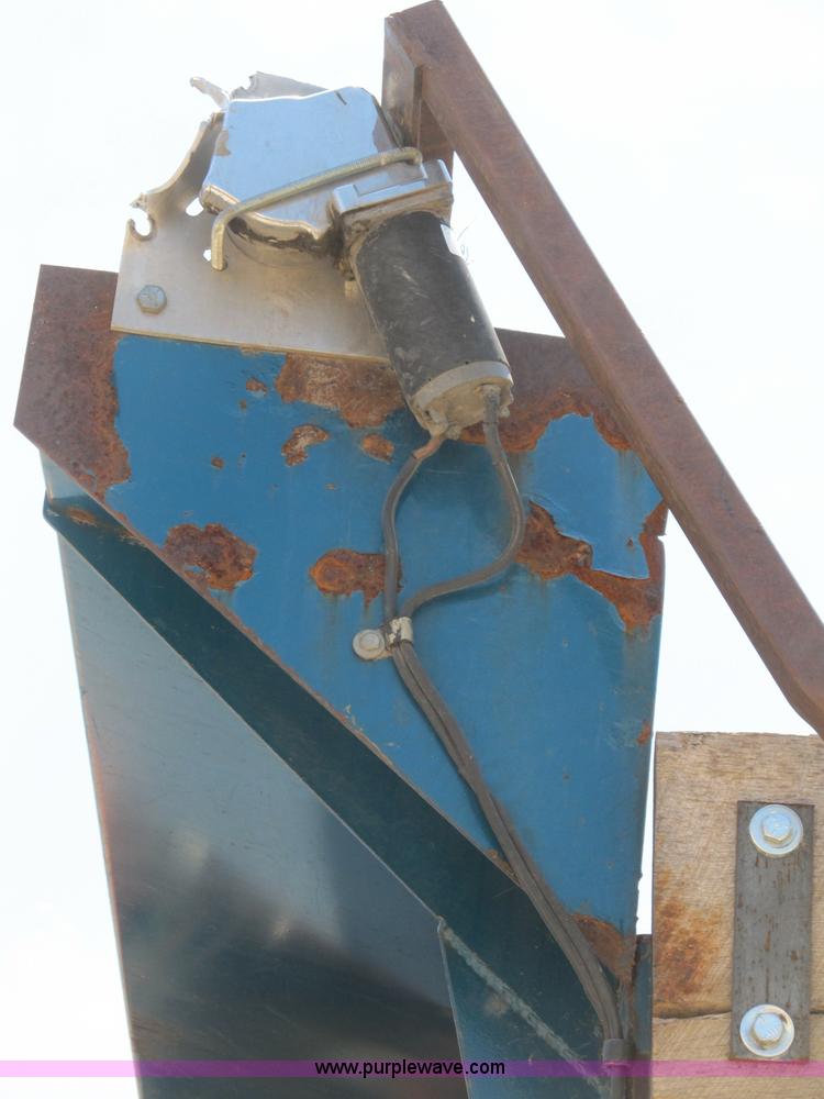 image for item B2799 1986 Ford LT9000 tandem axle dump truck