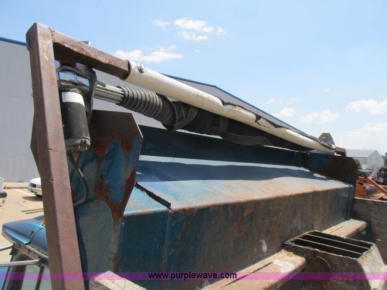 image for item B2799 1986 Ford LT9000 tandem axle dump truck