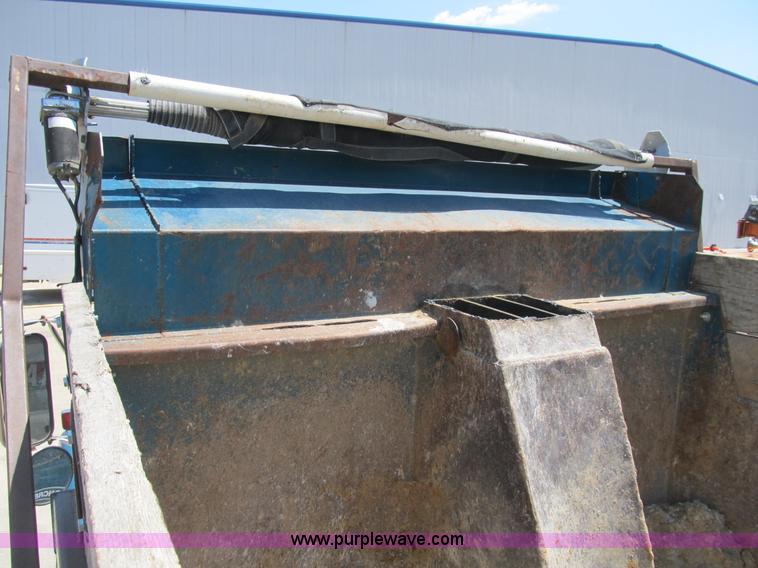 image for item B2799 1986 Ford LT9000 tandem axle dump truck