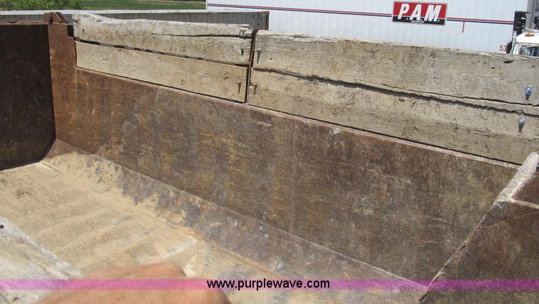 image for item B2799 1986 Ford LT9000 tandem axle dump truck