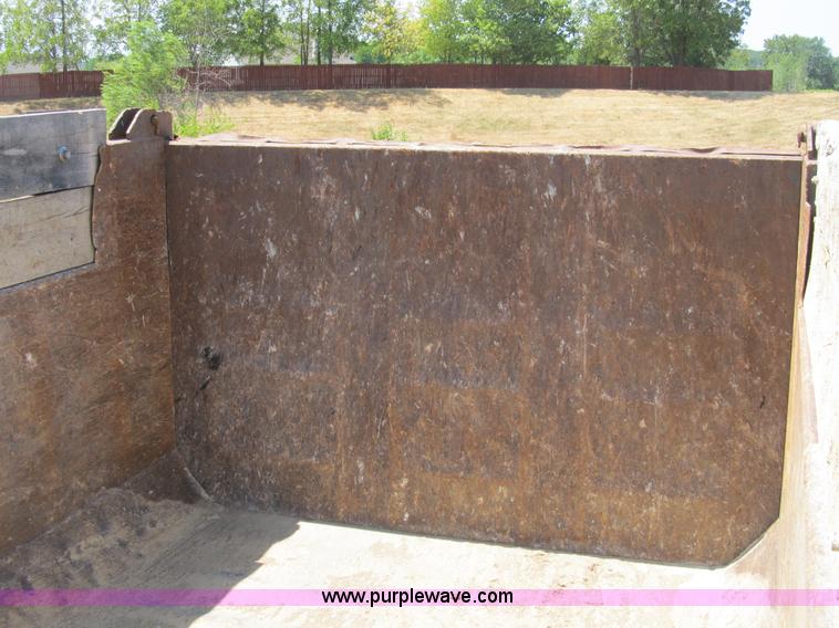 image for item B2799 1986 Ford LT9000 tandem axle dump truck