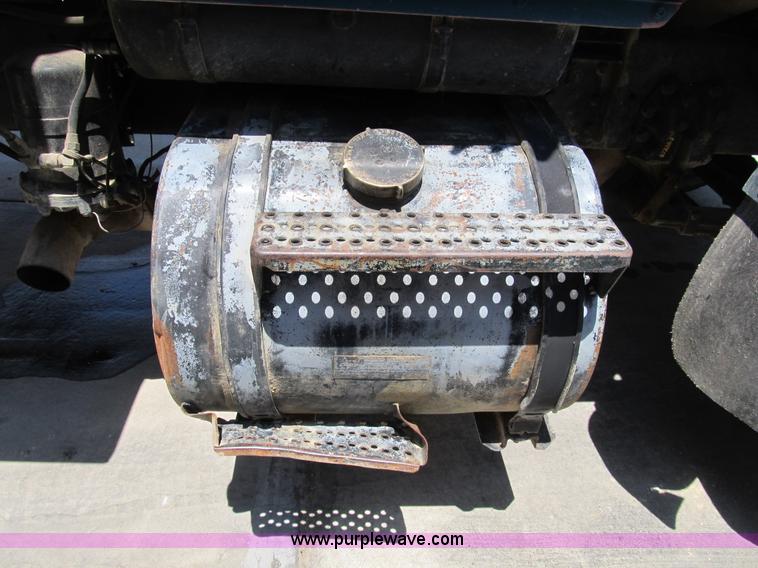 image for item B2799 1986 Ford LT9000 tandem axle dump truck