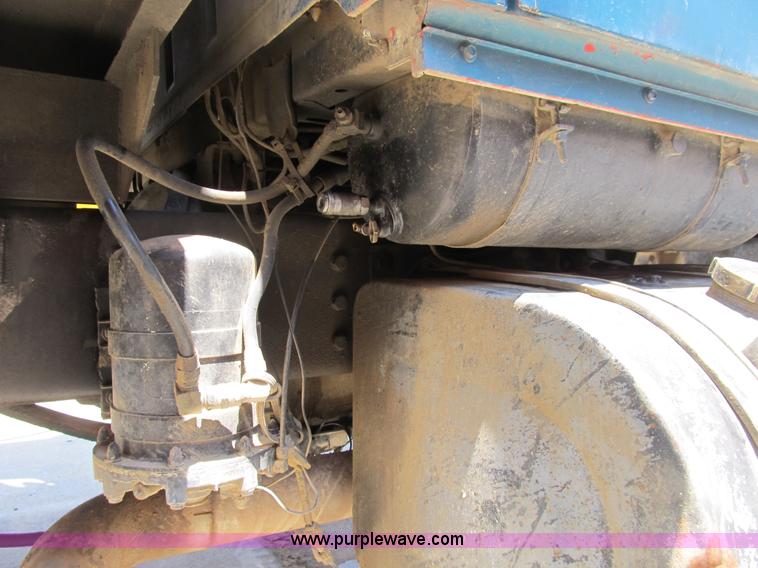 image for item B2799 1986 Ford LT9000 tandem axle dump truck