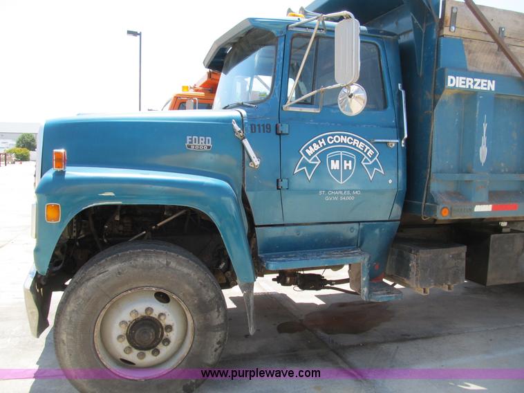 image for item B2799 1986 Ford LT9000 tandem axle dump truck