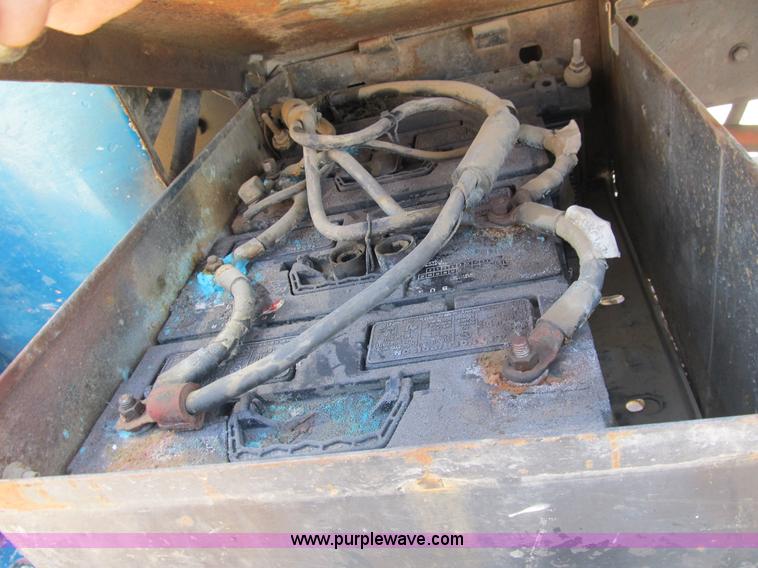 image for item B2799 1986 Ford LT9000 tandem axle dump truck