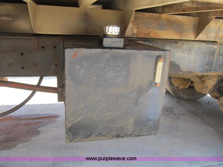 image for item B2799 1986 Ford LT9000 tandem axle dump truck