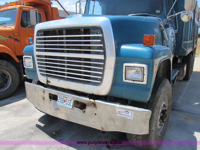 image for item B2799 1986 Ford LT9000 tandem axle dump truck