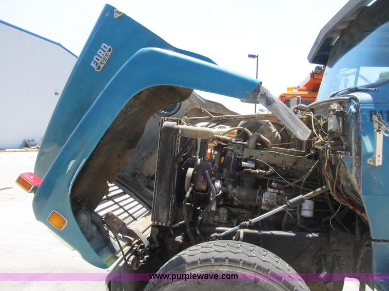 image for item B2799 1986 Ford LT9000 tandem axle dump truck