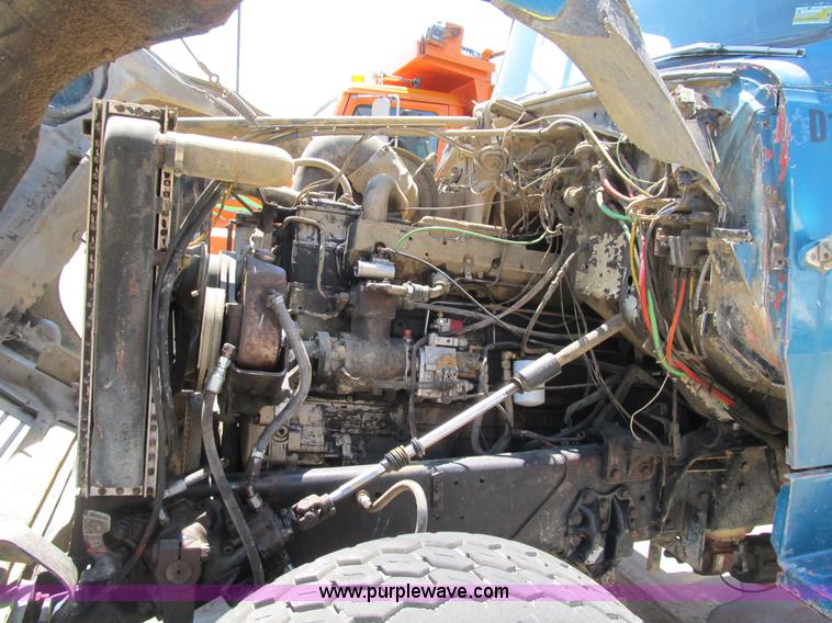 image for item B2799 1986 Ford LT9000 tandem axle dump truck