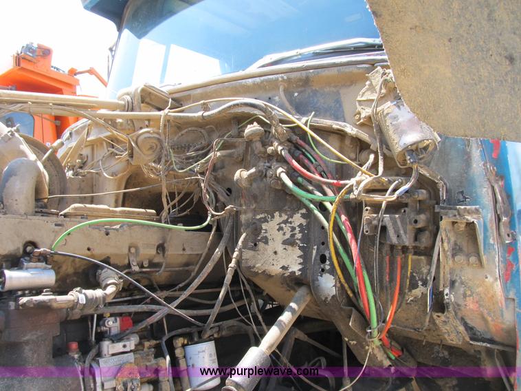image for item B2799 1986 Ford LT9000 tandem axle dump truck