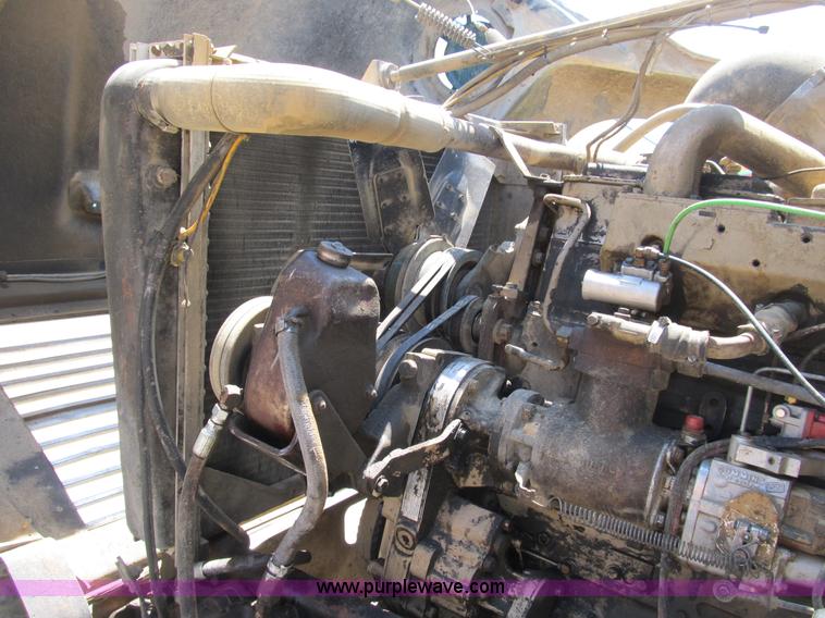 image for item B2799 1986 Ford LT9000 tandem axle dump truck