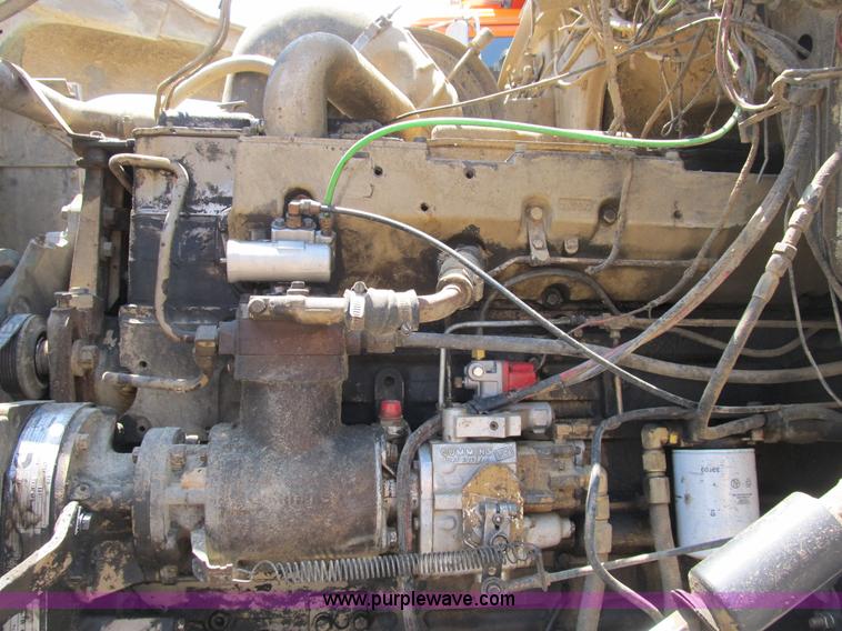 image for item B2799 1986 Ford LT9000 tandem axle dump truck