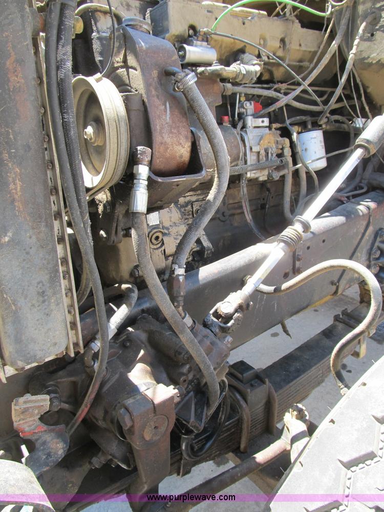 image for item B2799 1986 Ford LT9000 tandem axle dump truck