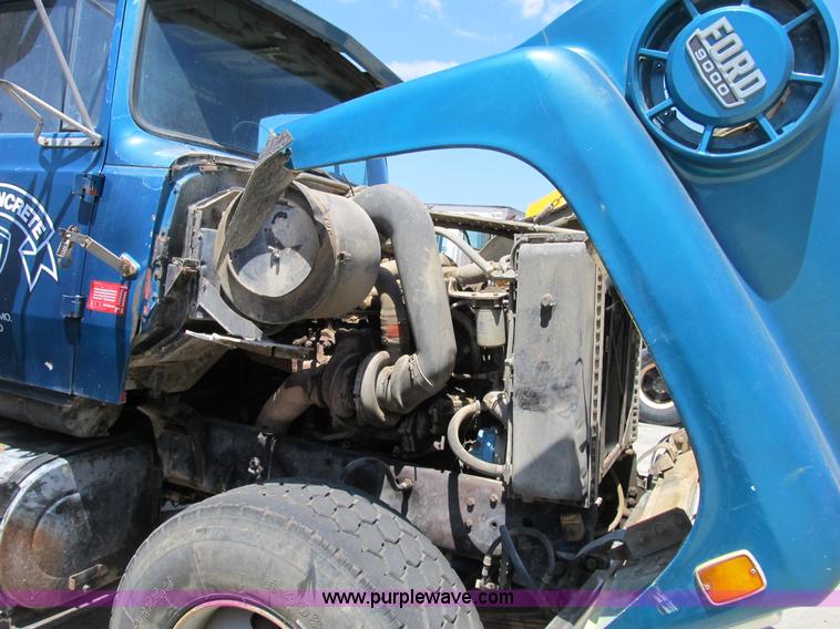 image for item B2799 1986 Ford LT9000 tandem axle dump truck