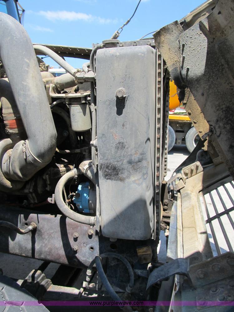 image for item B2799 1986 Ford LT9000 tandem axle dump truck