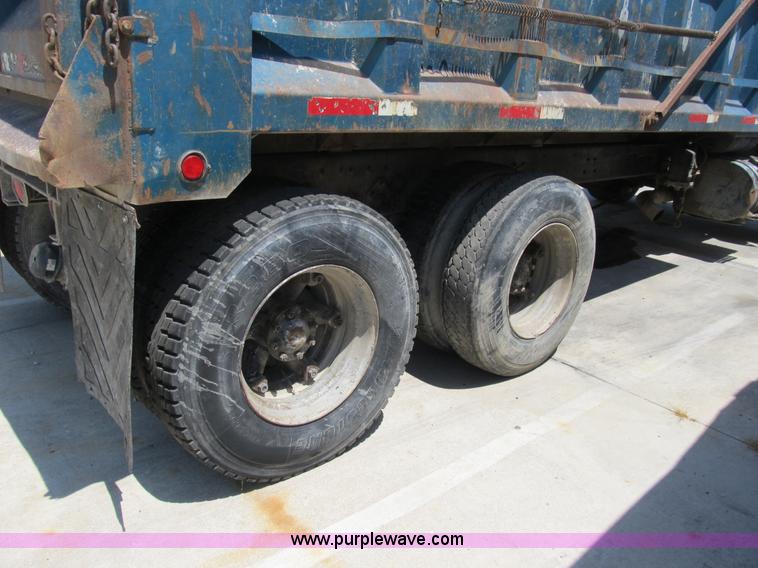 image for item B2799 1986 Ford LT9000 tandem axle dump truck