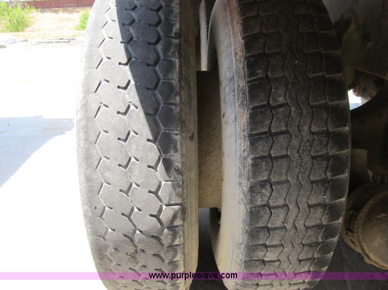 image for item B2799 1986 Ford LT9000 tandem axle dump truck