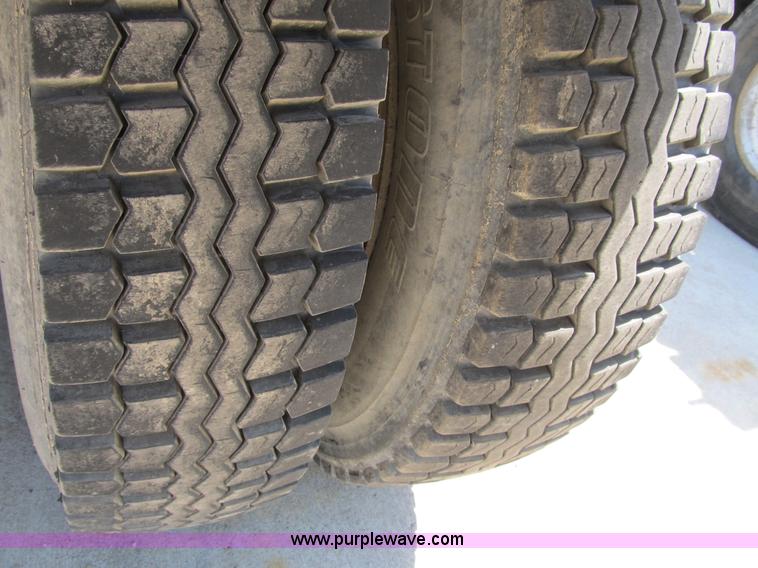 image for item B2799 1986 Ford LT9000 tandem axle dump truck