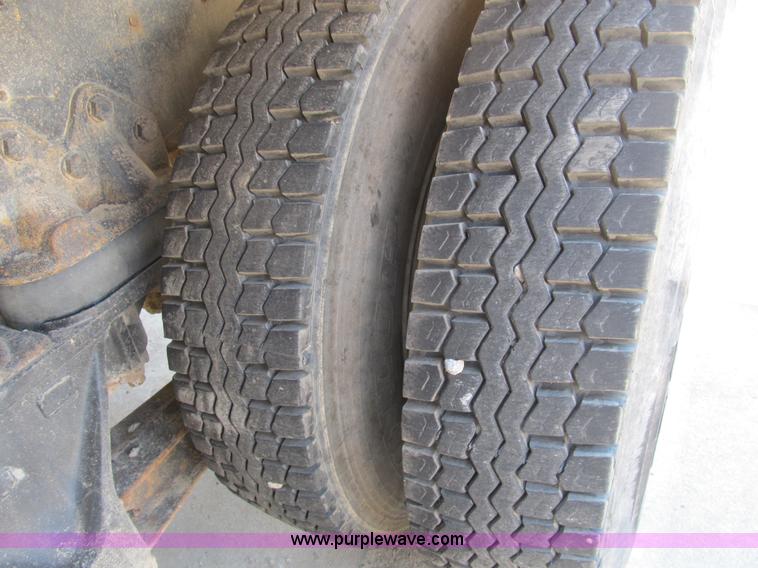 image for item B2799 1986 Ford LT9000 tandem axle dump truck