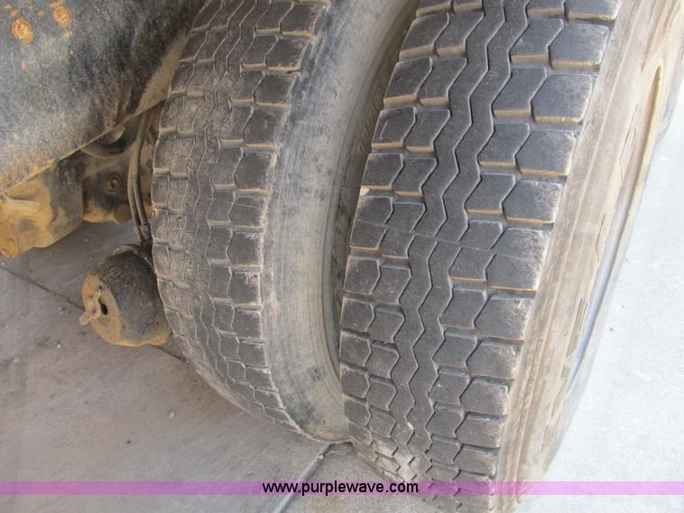 image for item B2799 1986 Ford LT9000 tandem axle dump truck