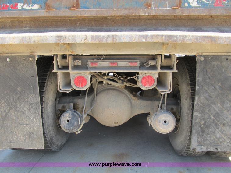 image for item B2799 1986 Ford LT9000 tandem axle dump truck