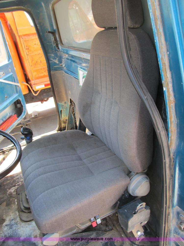 image for item B2799 1986 Ford LT9000 tandem axle dump truck