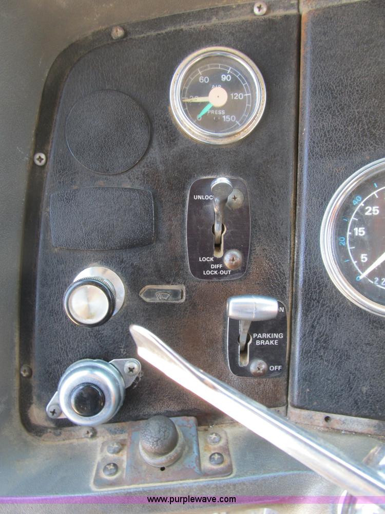 image for item B2799 1986 Ford LT9000 tandem axle dump truck