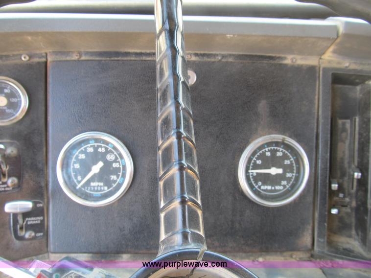 image for item B2799 1986 Ford LT9000 tandem axle dump truck