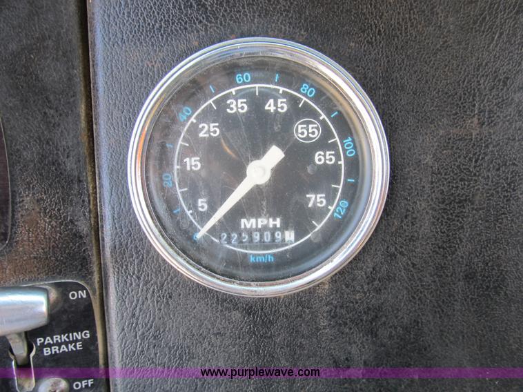 image for item B2799 1986 Ford LT9000 tandem axle dump truck